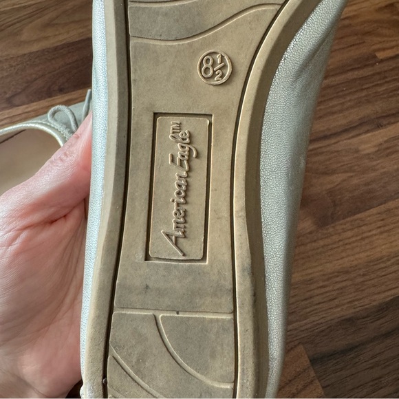 American Eagle Gold Metallic Ballet Flats with Bow Accent - Size 8.5 - Picture 10 of 10